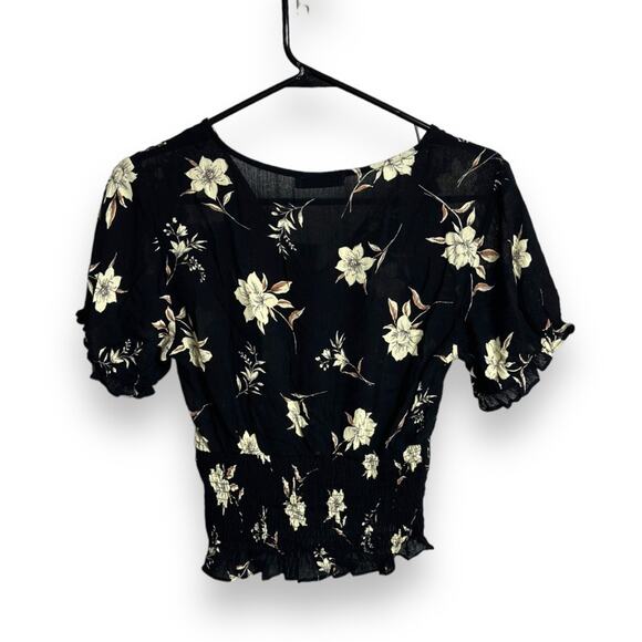 Small black floral paper crane top with ruffled sleeves NWT - Picture 3 of 4